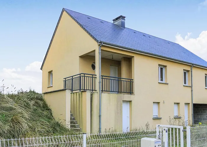 In With House Sea View בית נופש