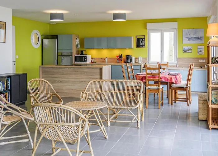 בית נופש In With House Sea View